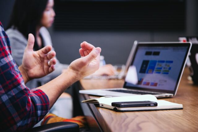 the-pros-and-cons-of-using-forex-brokers-for-trading