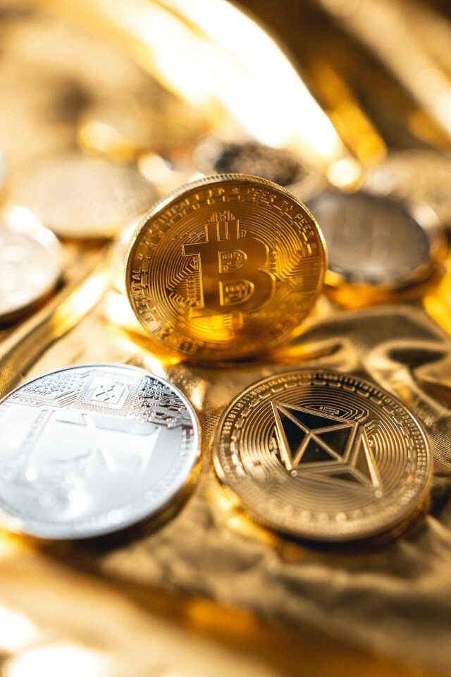 comparing-bit-forex-and-traditional-forex-trading-pros-and-cons