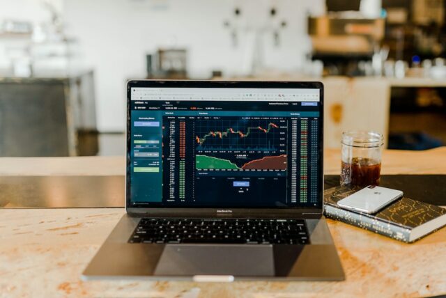 the-pros-and-cons-of-using-mt4-forex-indicators