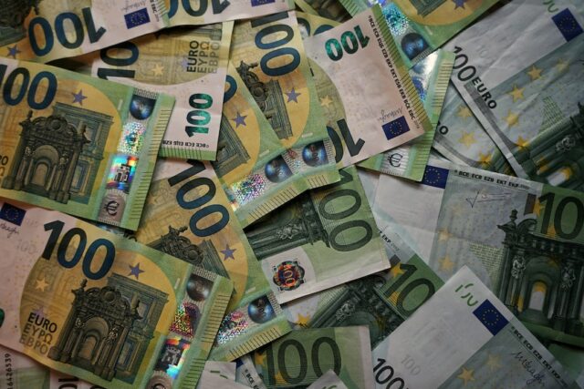 expert-insights-is-forex-trading-really-a-pyramid-scheme